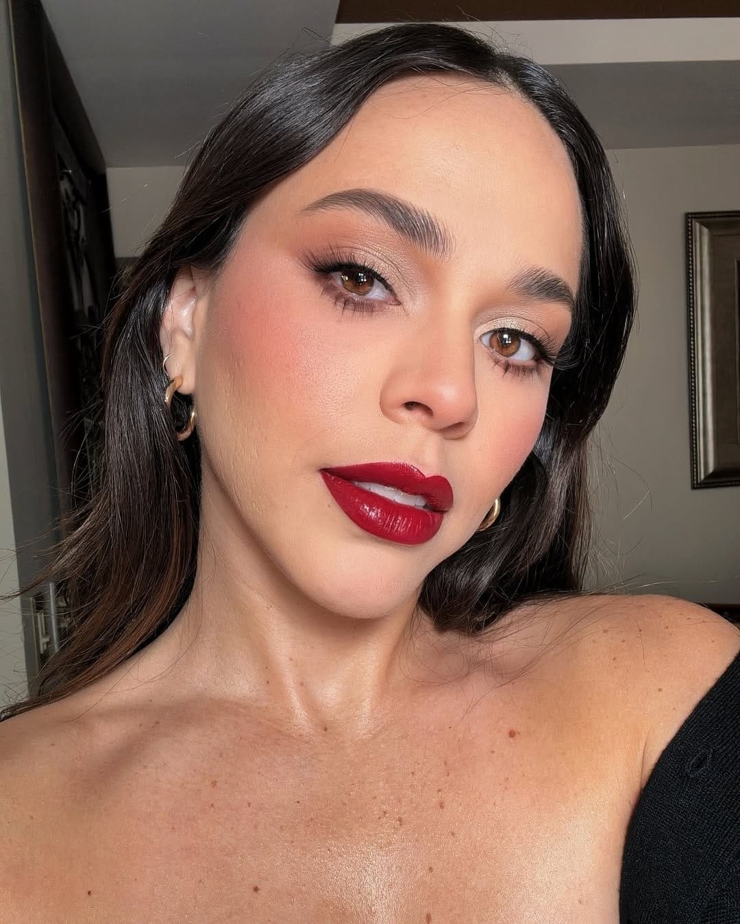 Post 8 by Lourdes Flores Makeup Artist on Instagram (carousel)
