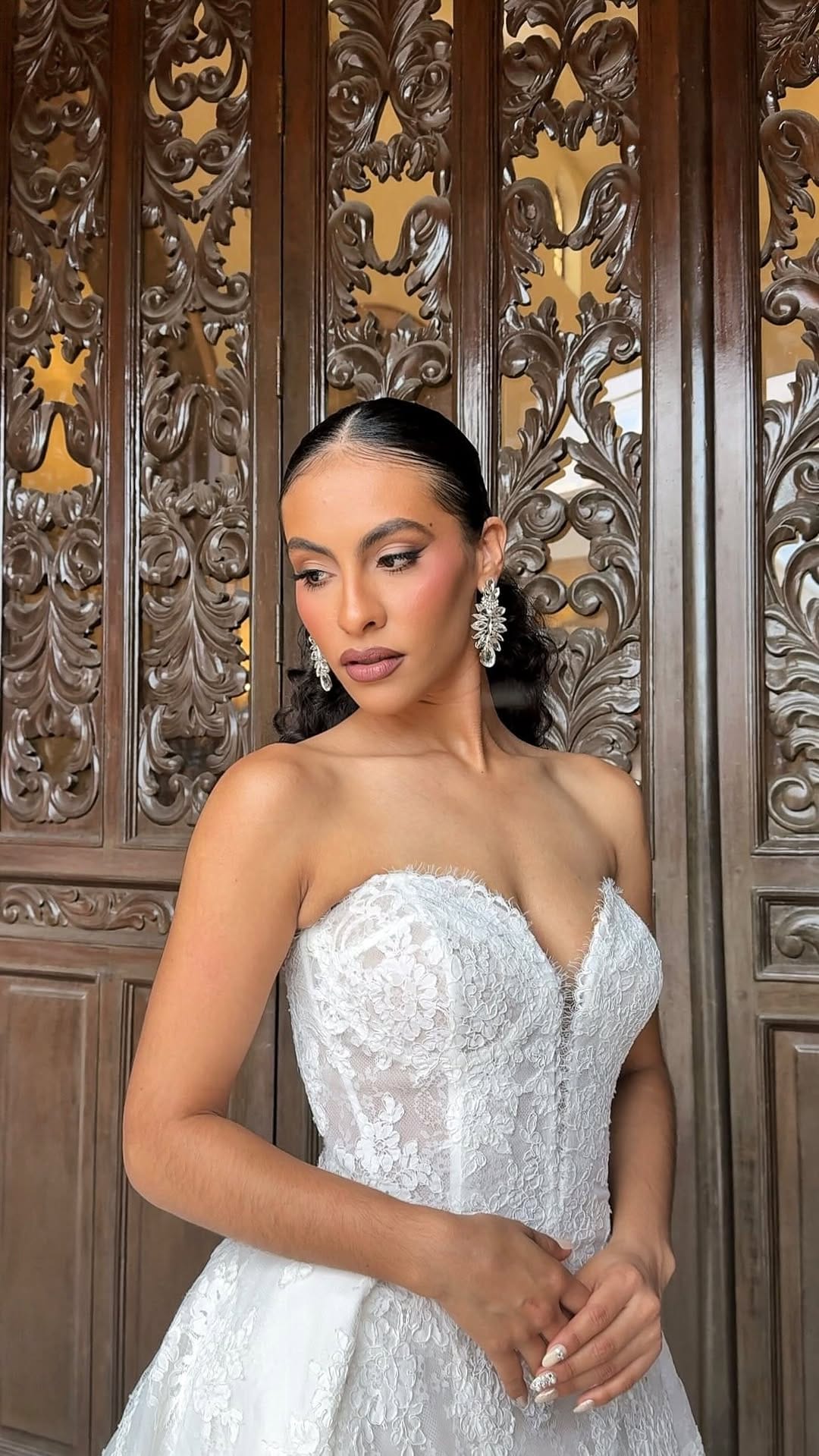 Post 7 by Lourdes Flores Makeup Artist on Instagram (video)