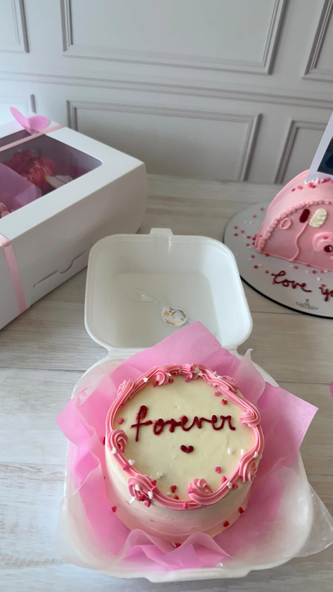 Post 2 by Castillo Repostería on Instagram (video)