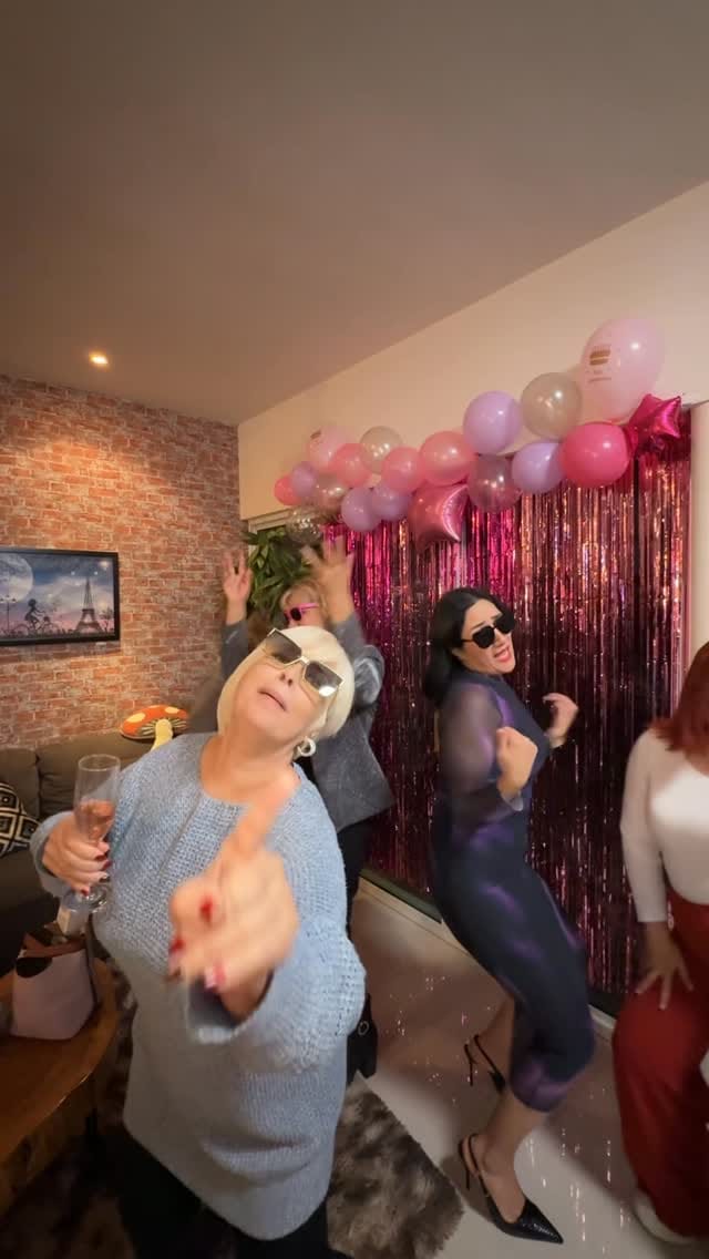 Post 6 by Lizeth Barrientos on Instagram (video)