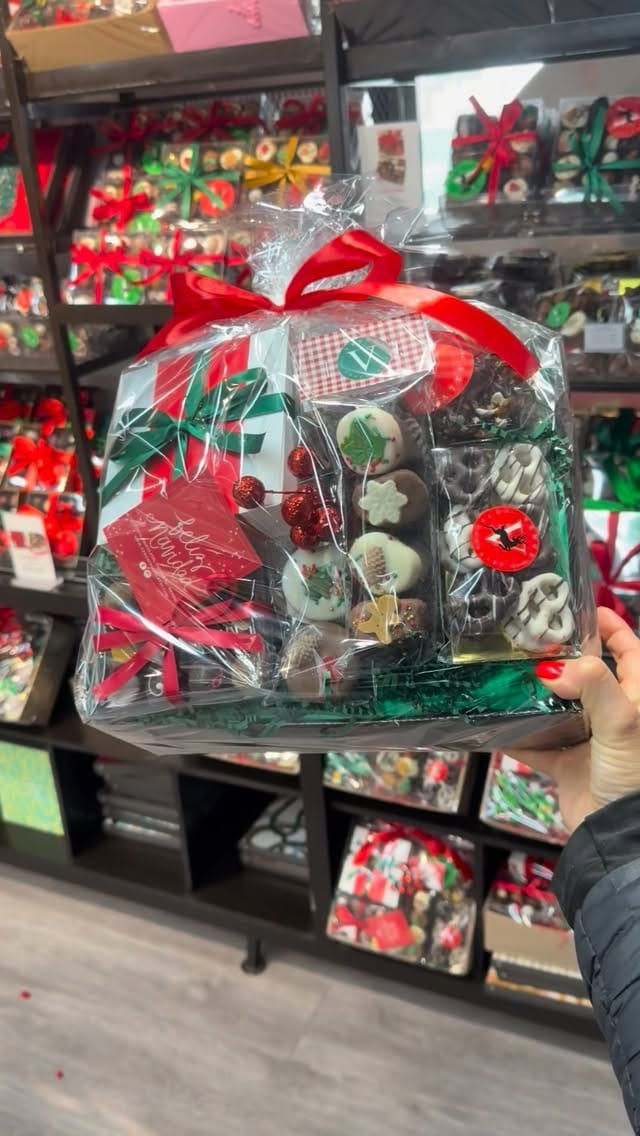 Post 6 by Venus Chocolates on Instagram (video)