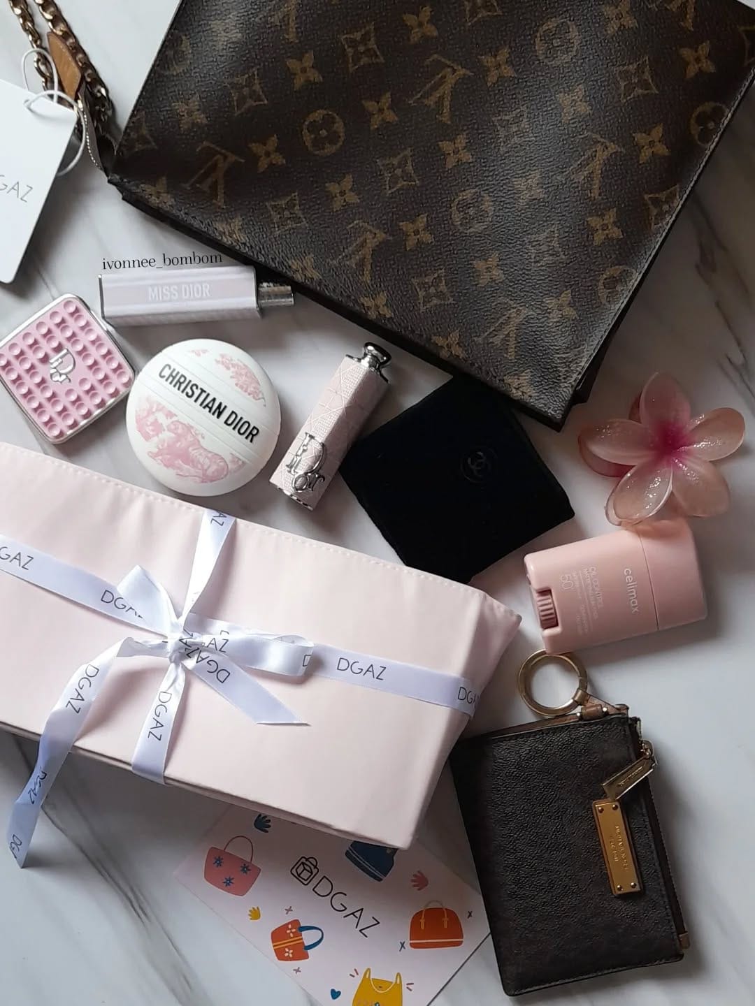 Post 8 by Ivonne Bombom on Instagram (carousel)