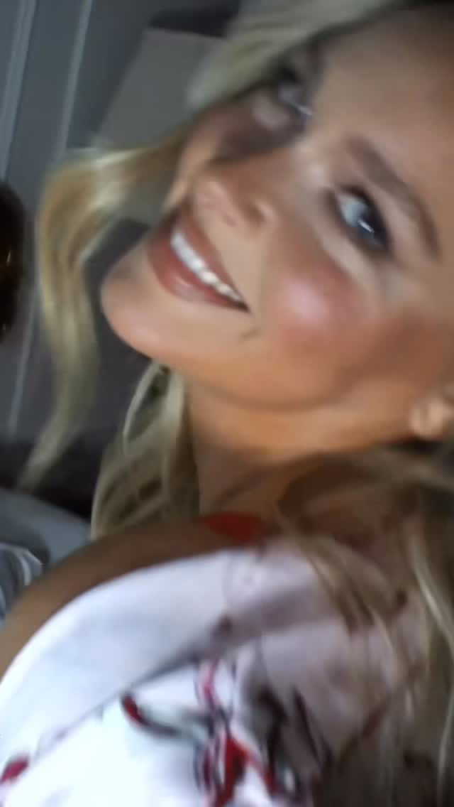Post 2 by Andi Bisbal on Instagram (video)