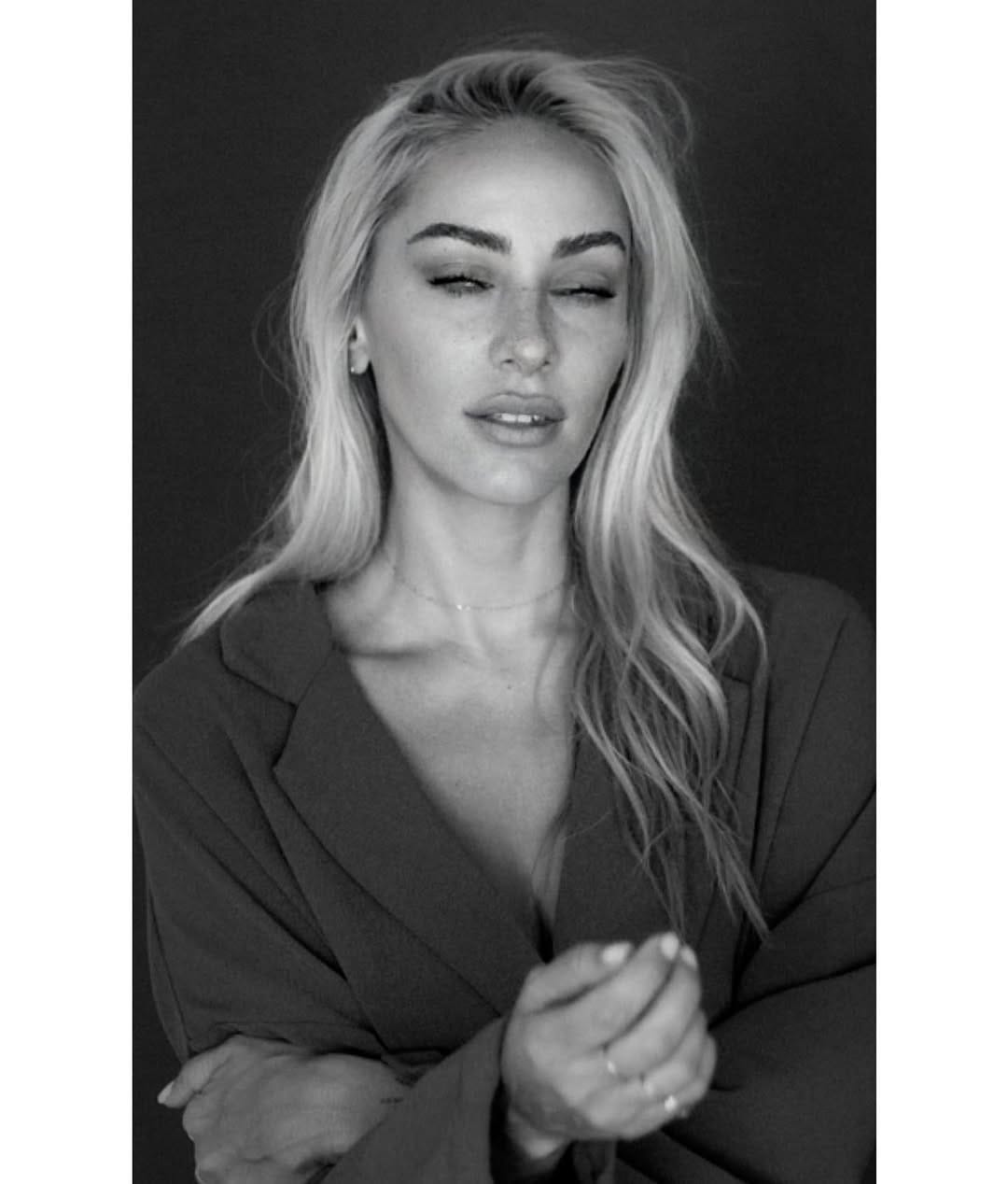 Post 8 by Andi Bisbal on Instagram (carousel)