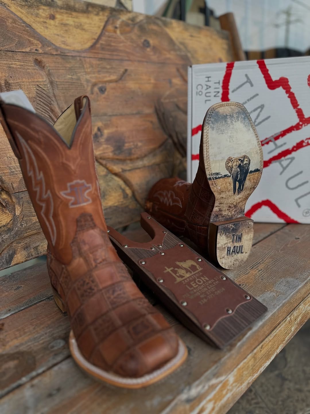 Post 1 by Zapateria Leon & Western Wear on Instagram (carousel)