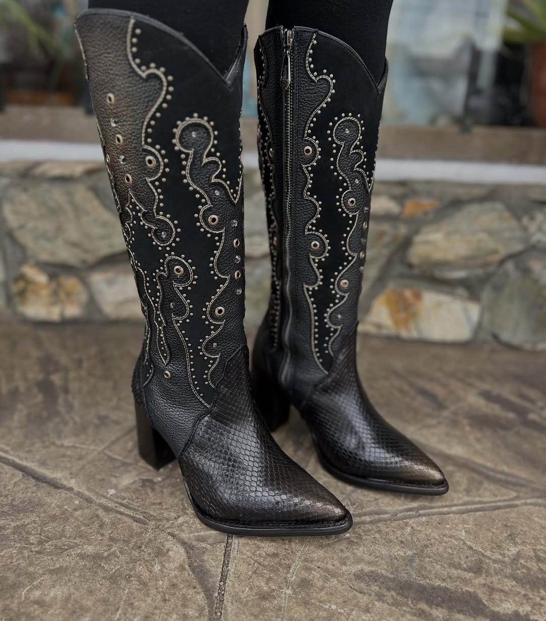 Post 5 by Zapateria Leon & Western Wear on Instagram (carousel)