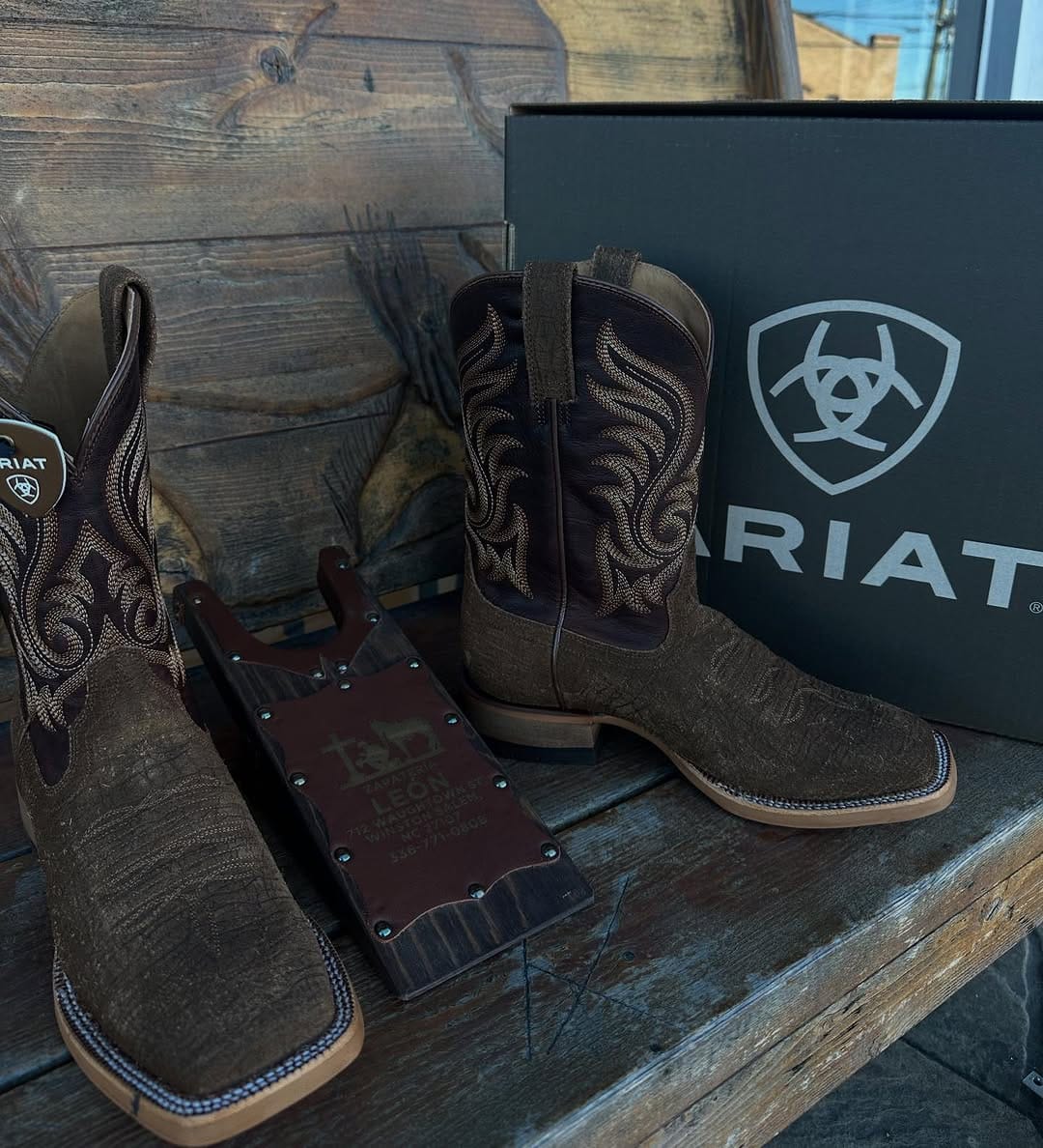 Post 7 by Zapateria Leon & Western Wear on Instagram (carousel)