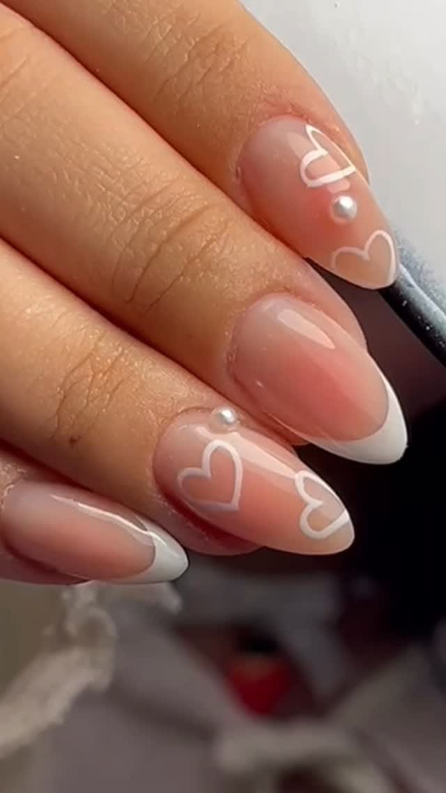 Post 1 by Denisse Jiménez Makeup Studio on Instagram (video)