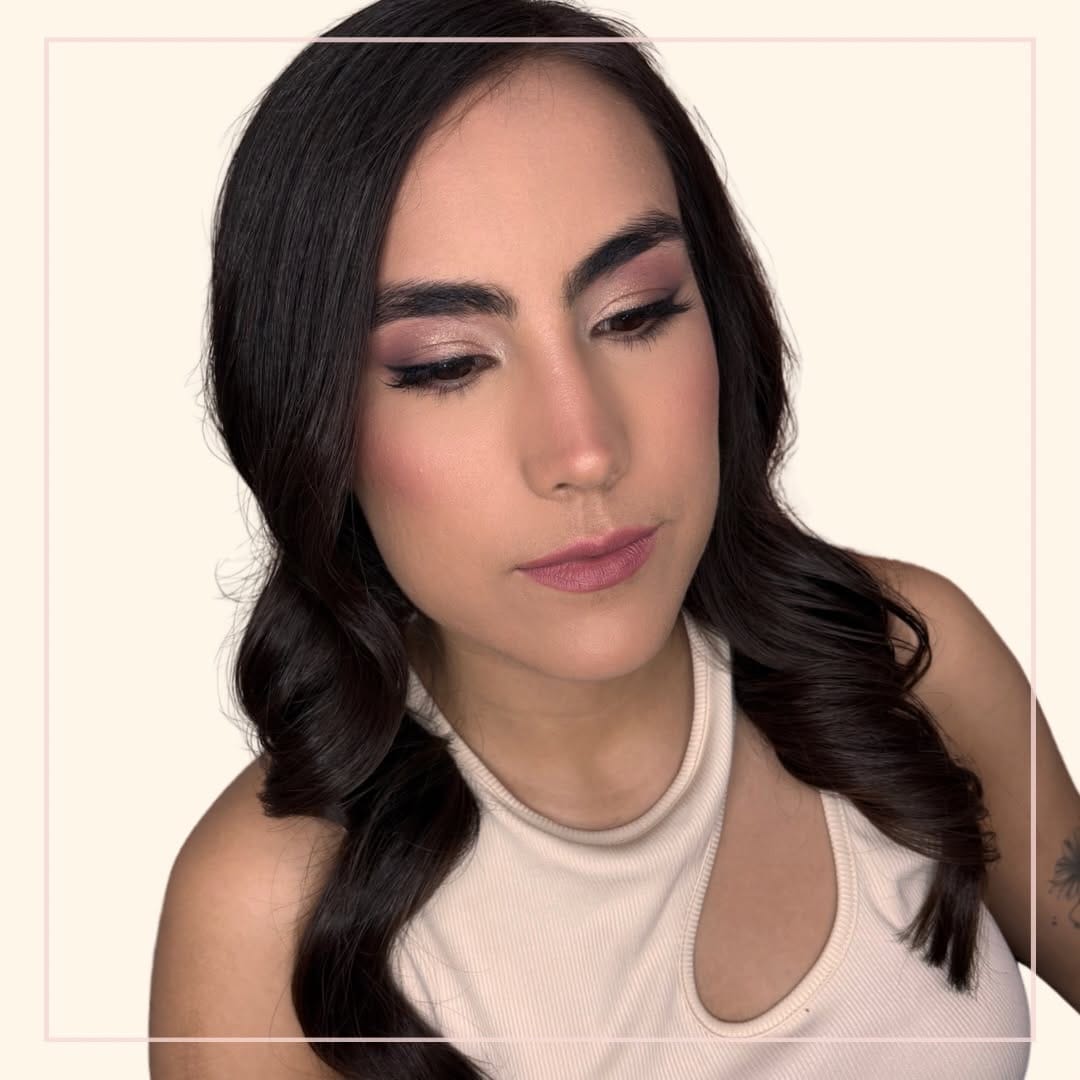 Post 4 by Denisse Jiménez Makeup Studio on Instagram (image)