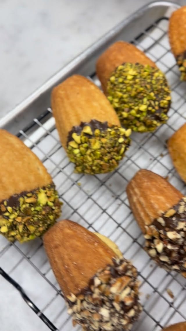 Post 4 by Milk Repostería on Instagram (video)