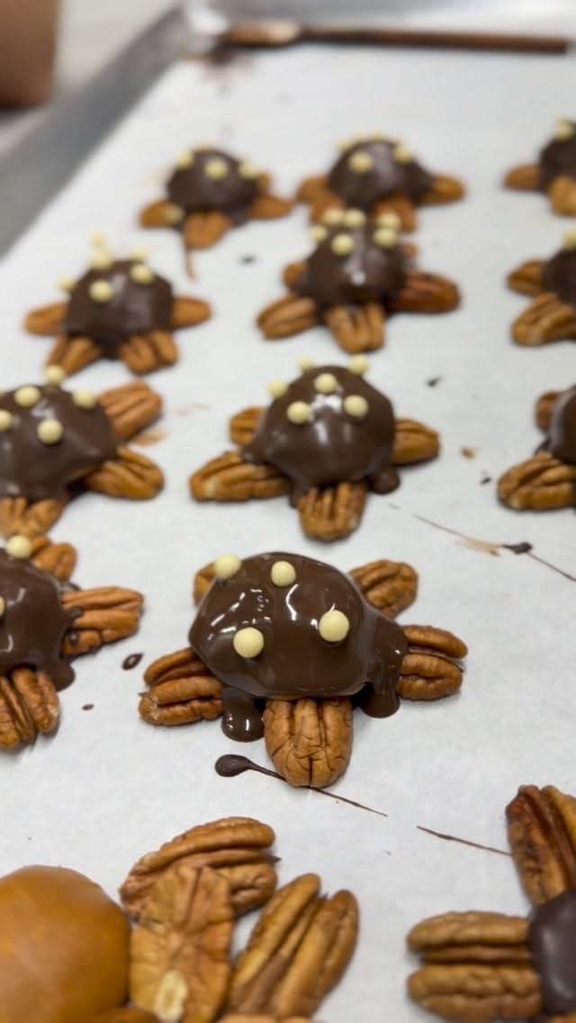 Post 3 by Milk Repostería on Instagram (video)