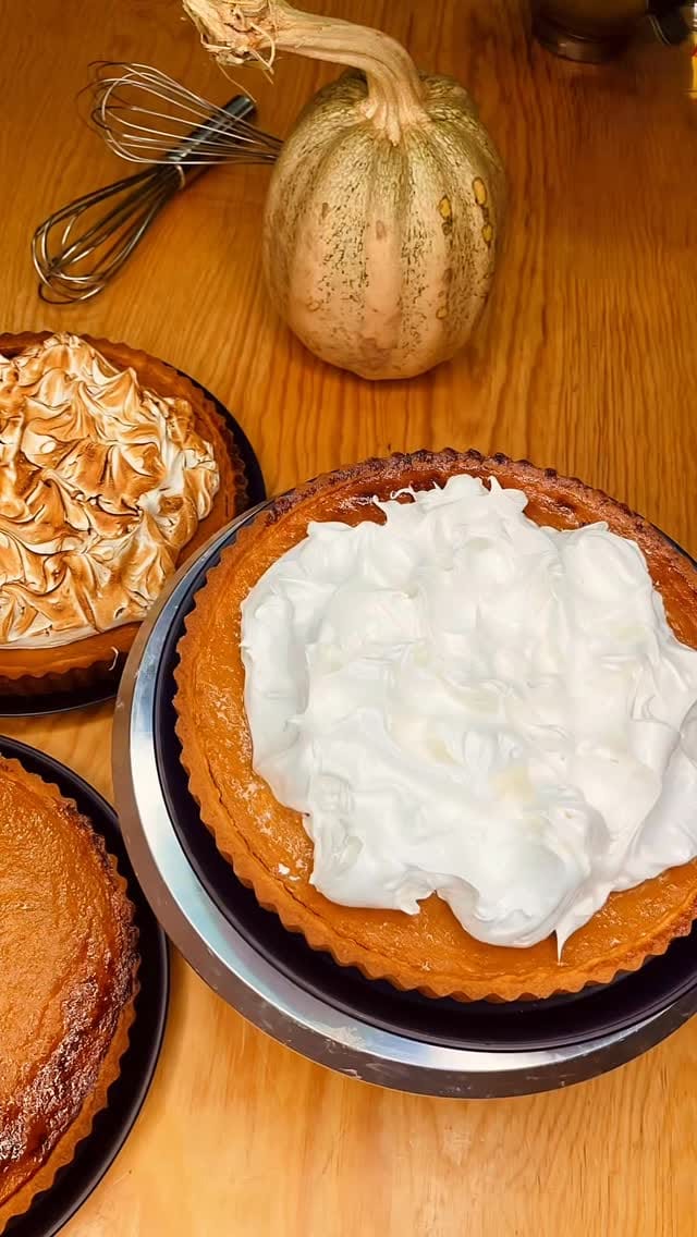 Post 8 by Milk Repostería on Instagram (video)