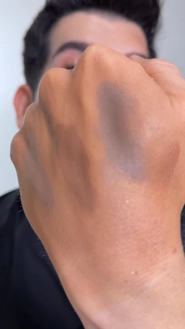 Post 3 by Jason Braun • Tú Maquillista de Lujo on Instagram (video)