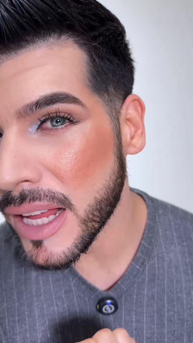 Post 6 by Jason Braun • Tú Maquillista de Lujo on Instagram (video)