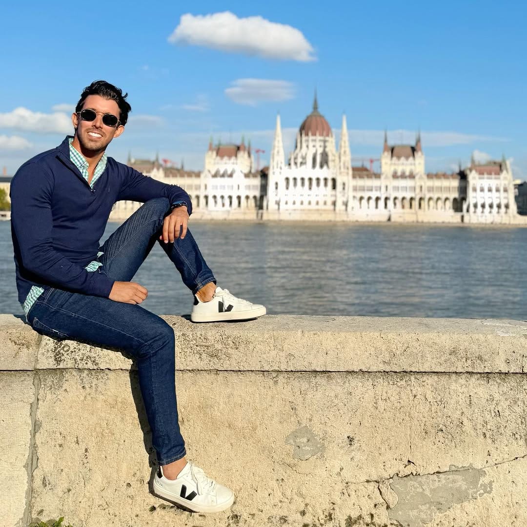 Post 4 by Santiago Lopez on Instagram (image)