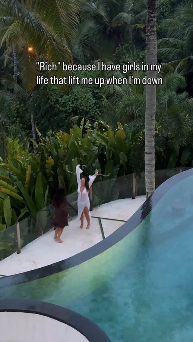 Post 4 by Lisa Homsy on Instagram (video)