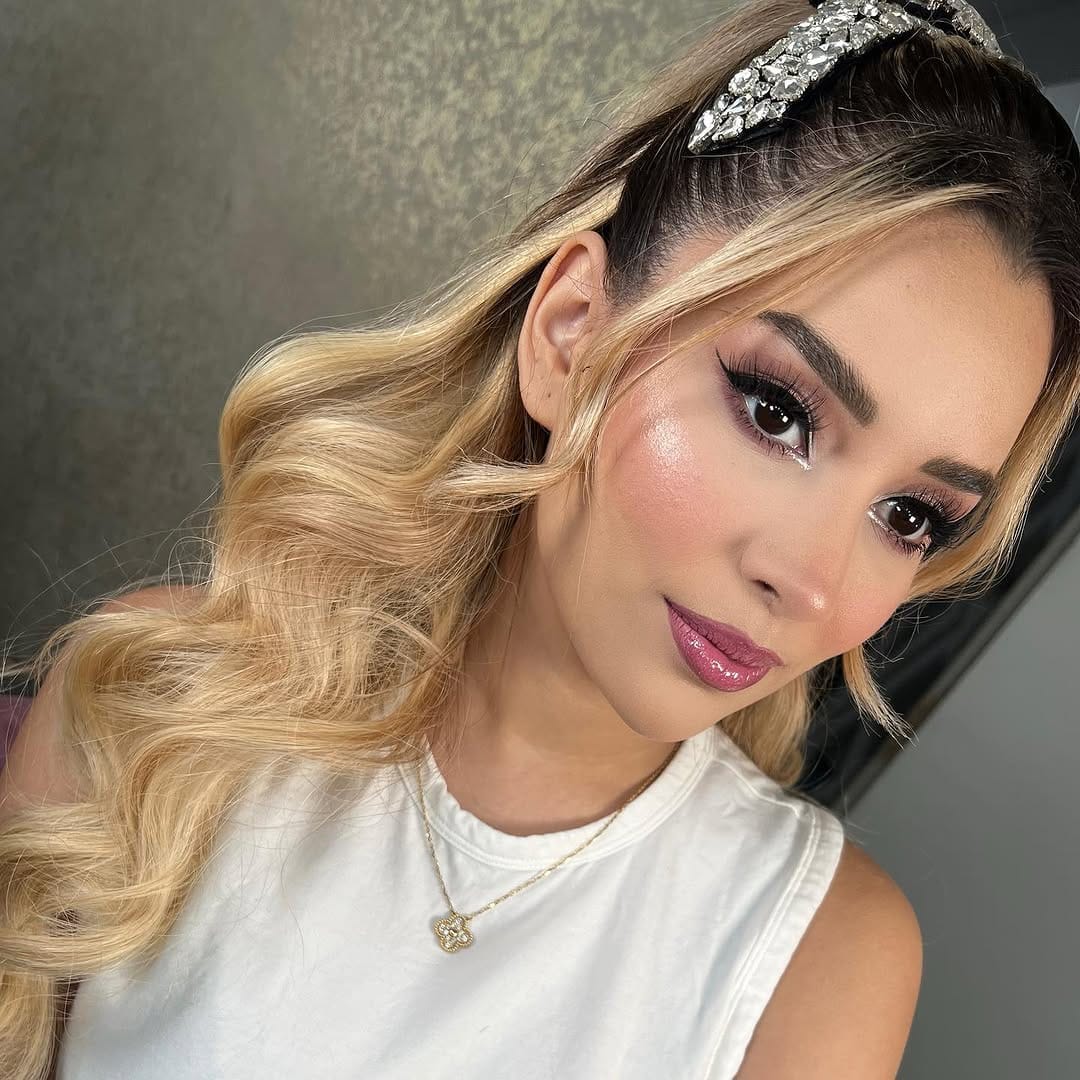 Post 9 by Romina López Makeup💄 on Instagram (carousel)