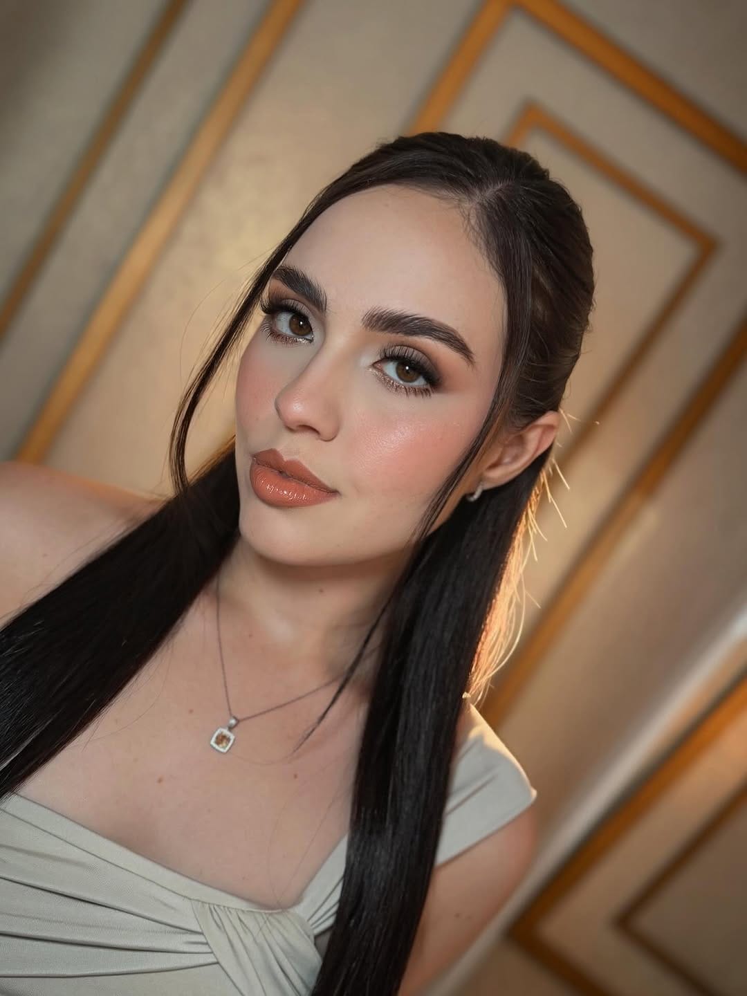 Post 6 by Romina López Makeup💄 on Instagram (image)