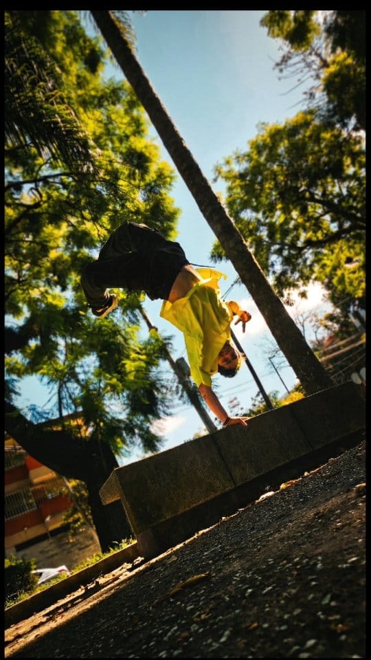 Post 9 by Lalo SantiaGO! PARKOUR on Instagram (video)