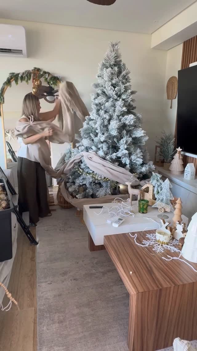 Post 6 by Cassandra Cassou Theniers on Instagram (video)