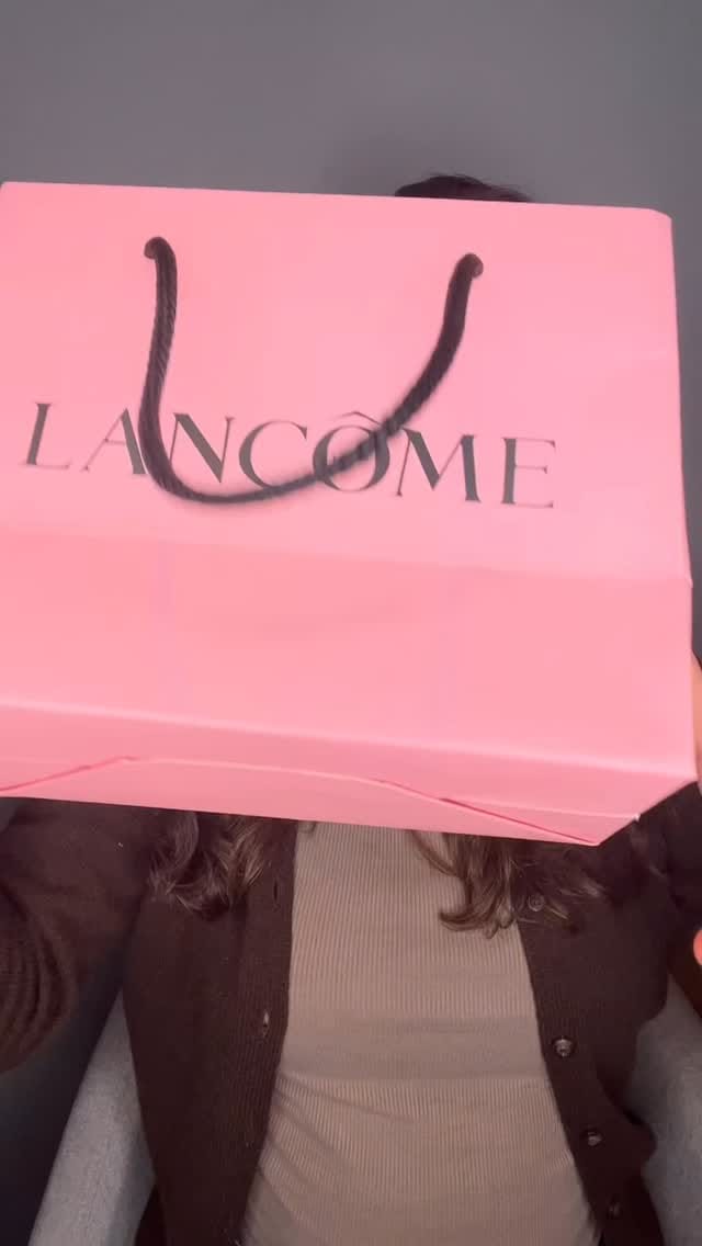 Post 2 by A N A   C A S T R O on Instagram (video)