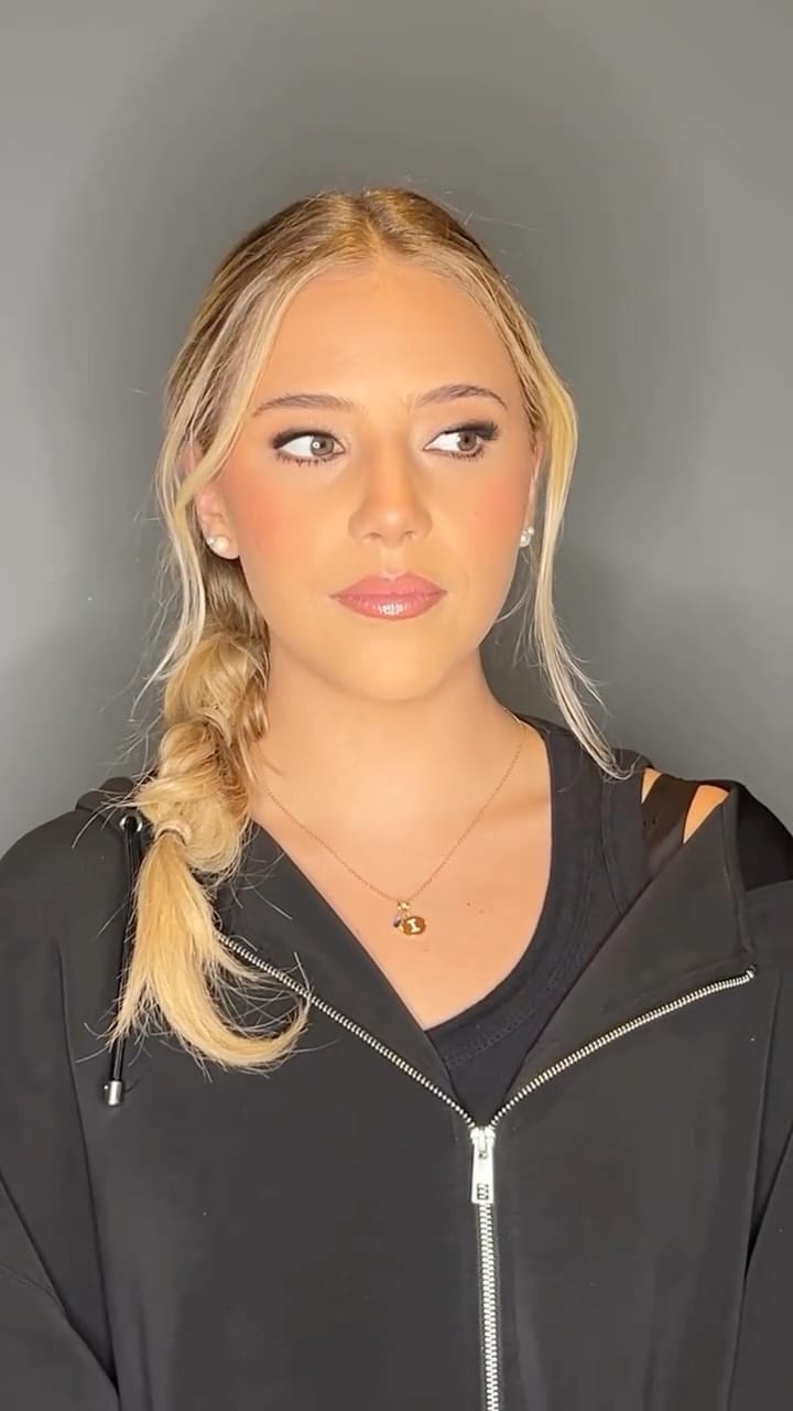 Post 9 by A N A   C A S T R O on Instagram (video)
