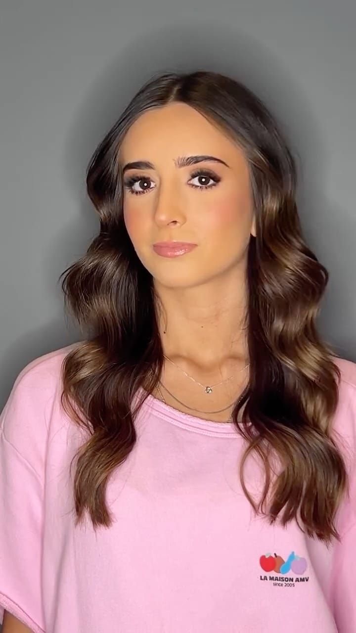 Post 5 by A N A   C A S T R O on Instagram (video)