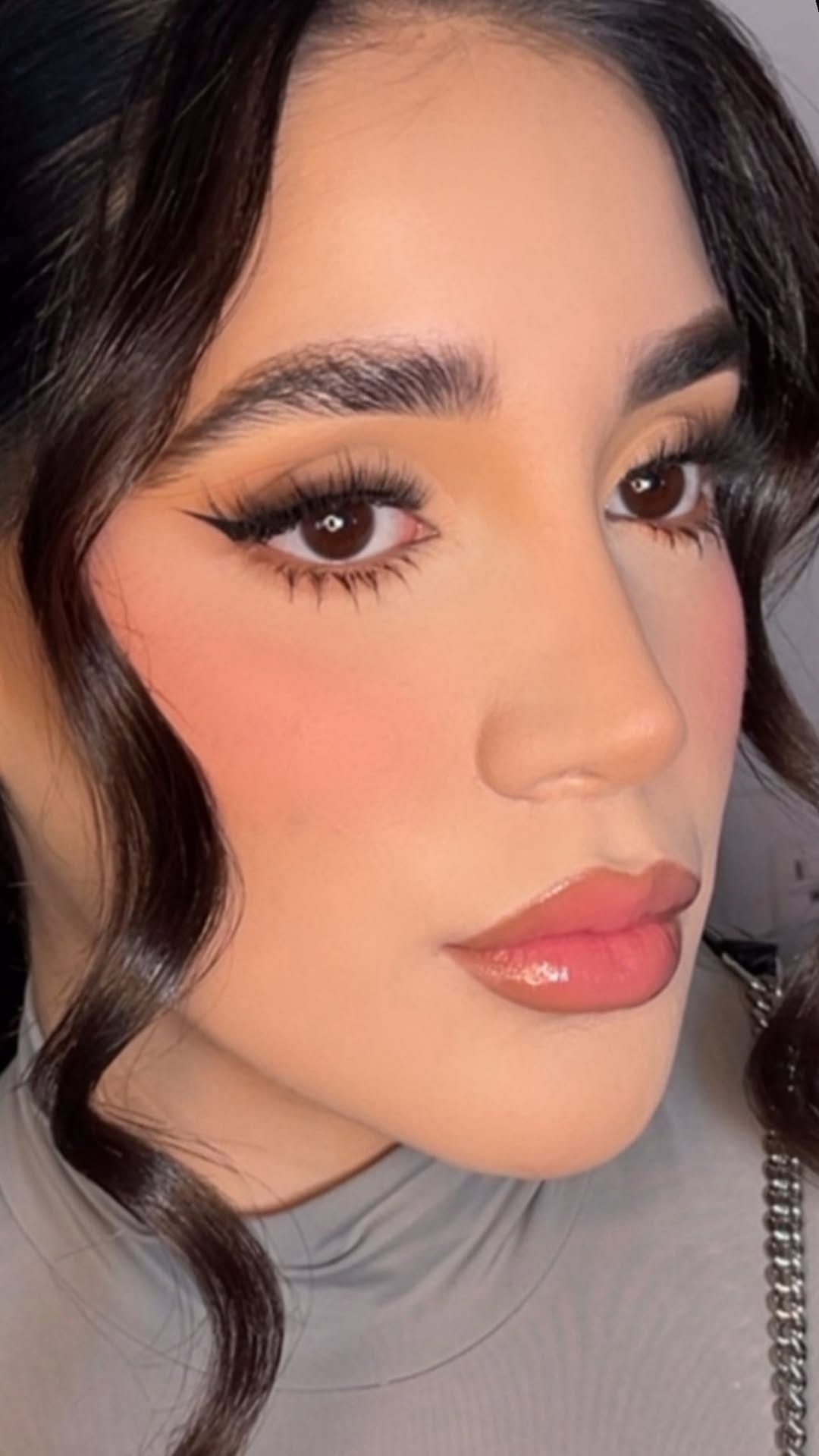 Post 4 by Martha Virgen Maquillista on Instagram (video)