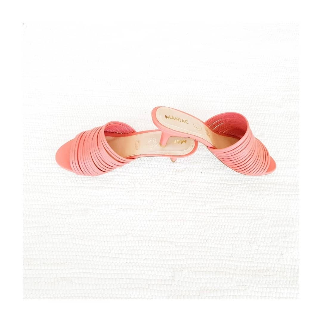 Post 8 by SHOE BOUTIQUE ONLINE STORE on Instagram (carousel)