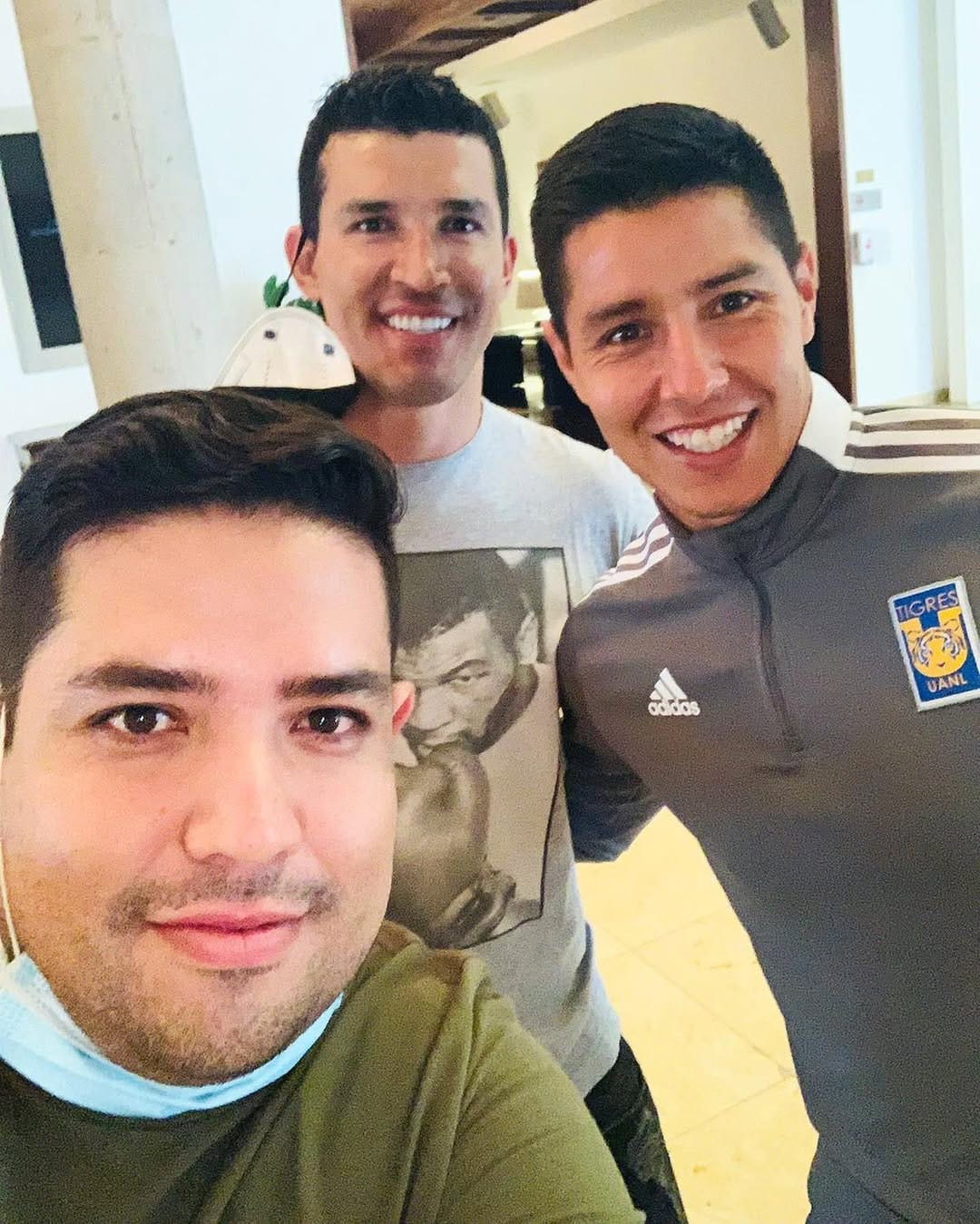 Post 10 by Hugo Ayala on Instagram (image)