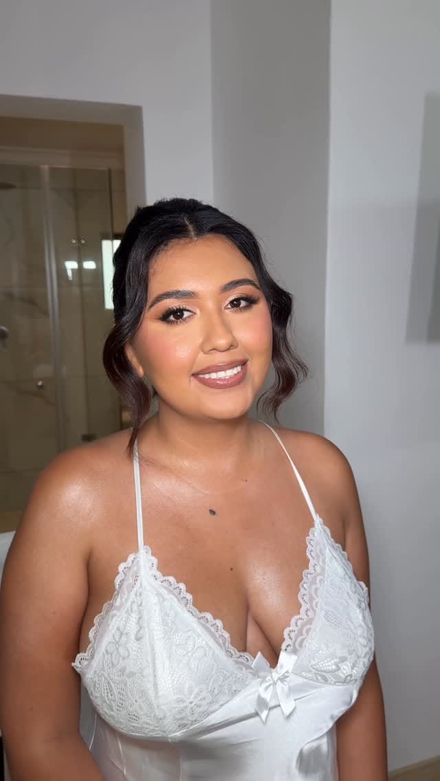 Post 6 by Flawless Professional Make Up on Instagram (video)