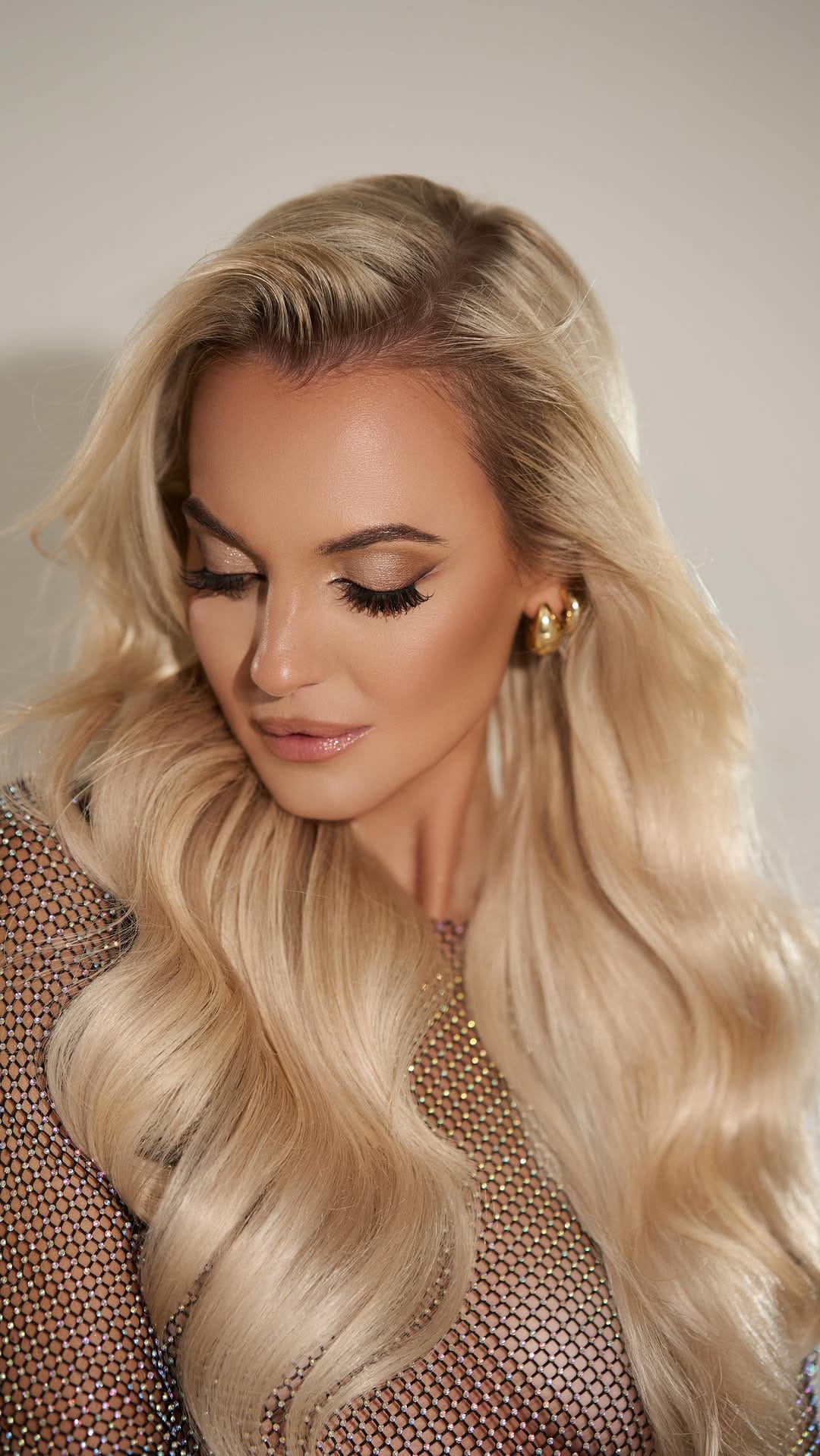 Post 10 by Flawless Professional Make Up on Instagram (video)