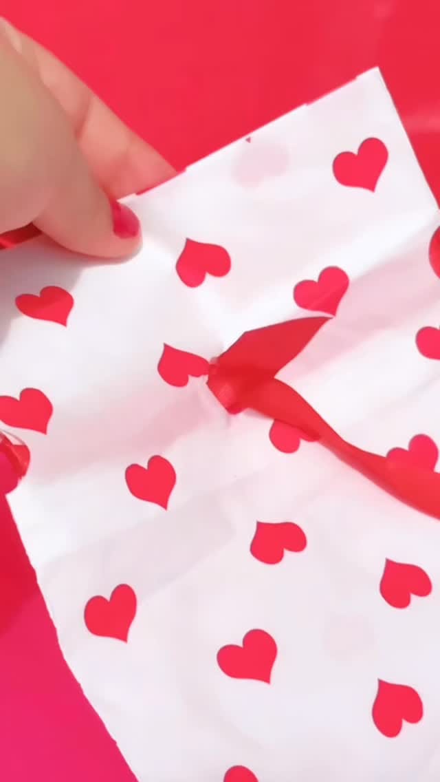 Post 7 by Makeup Perfumes Skincare Regalos Bolsos on Instagram (video)
