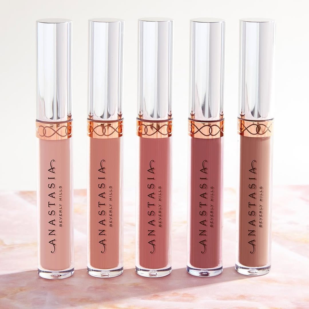 Post 6 by Makeup Perfumes Skincare Regalos Bolsos on Instagram (carousel)