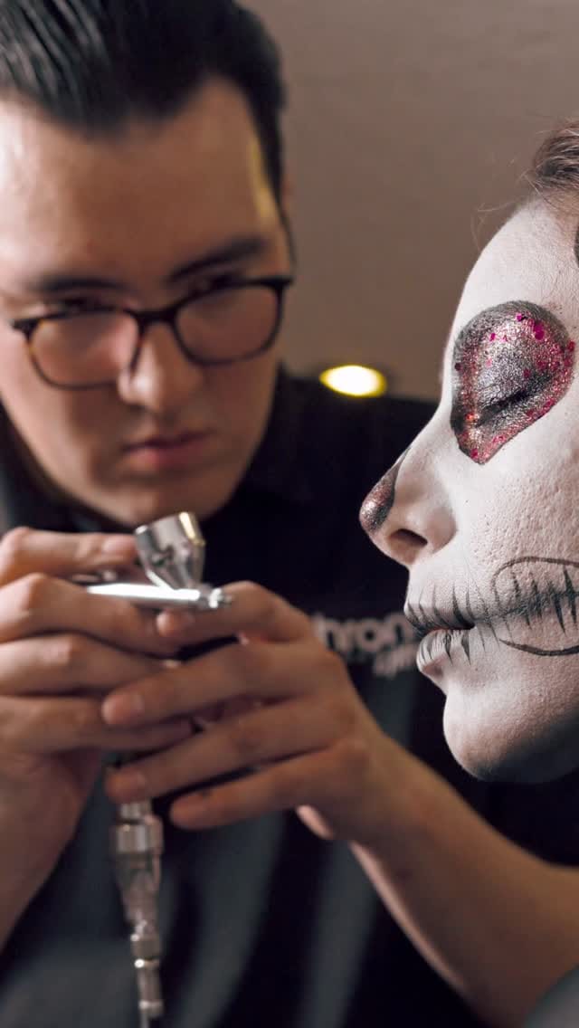 Post 10 by Alejandro Su | MUA on Instagram (video)