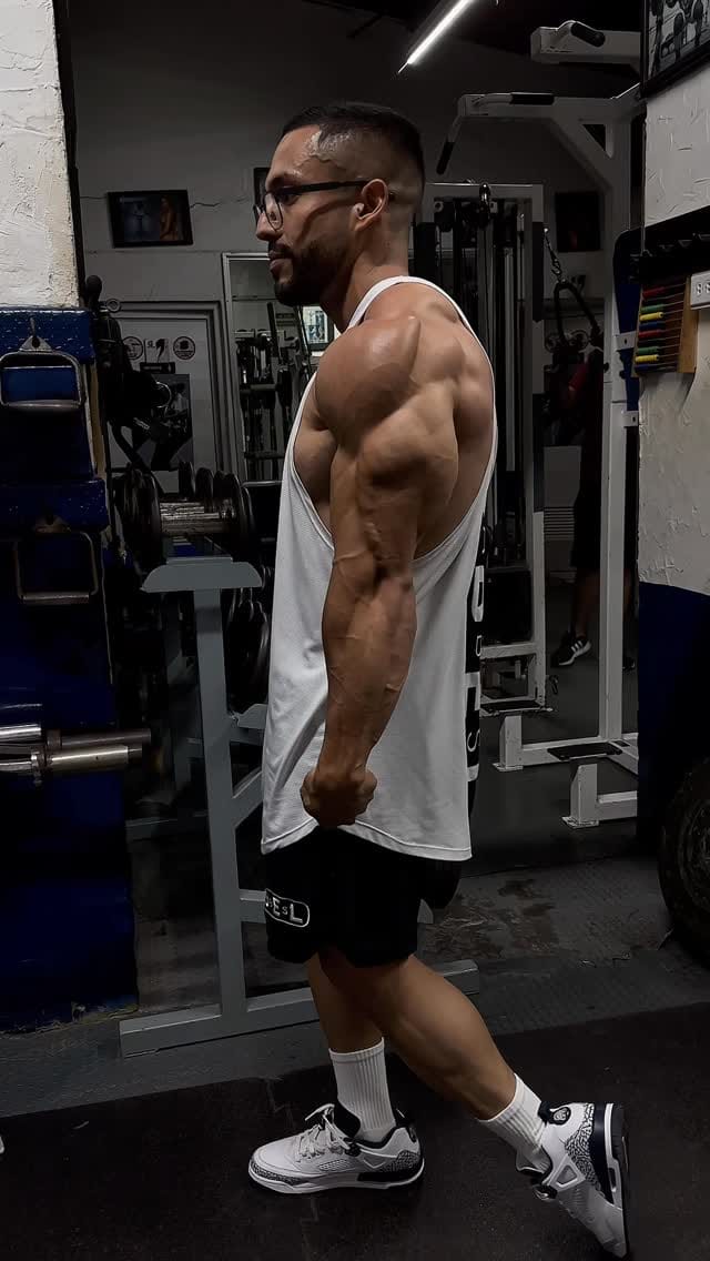 Post 7 by 𝕀𝕧𝕒𝕟 𝔸𝕟𝕕𝕣𝕒𝕕𝕖 on Instagram (video)