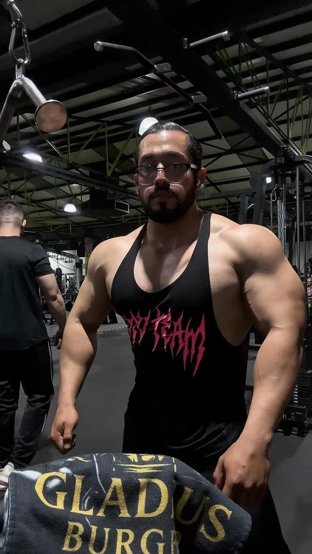 Post 2 by 𝕀𝕧𝕒𝕟 𝔸𝕟𝕕𝕣𝕒𝕕𝕖 on Instagram (video)