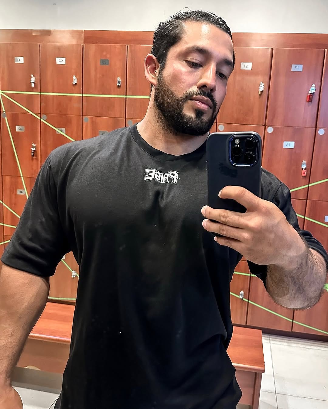 Post 3 by 𝕀𝕧𝕒𝕟 𝔸𝕟𝕕𝕣𝕒𝕕𝕖 on Instagram (carousel)