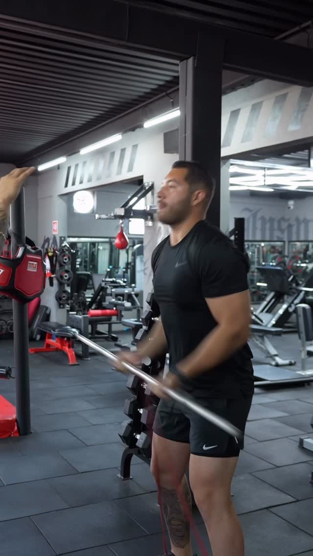 Post 4 by •DOBLE R• on Instagram (video)