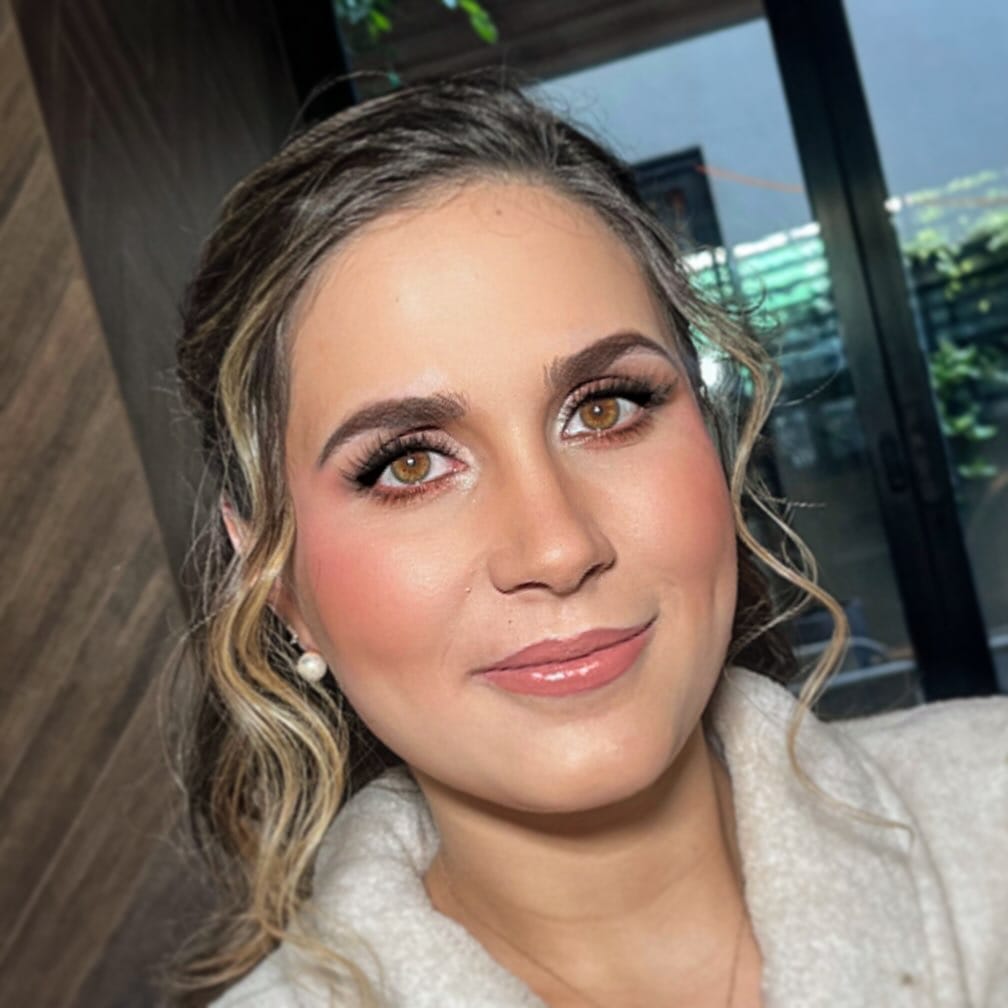 Post 6 by BRIDAL MAKEUP ARTIST on Instagram (image)