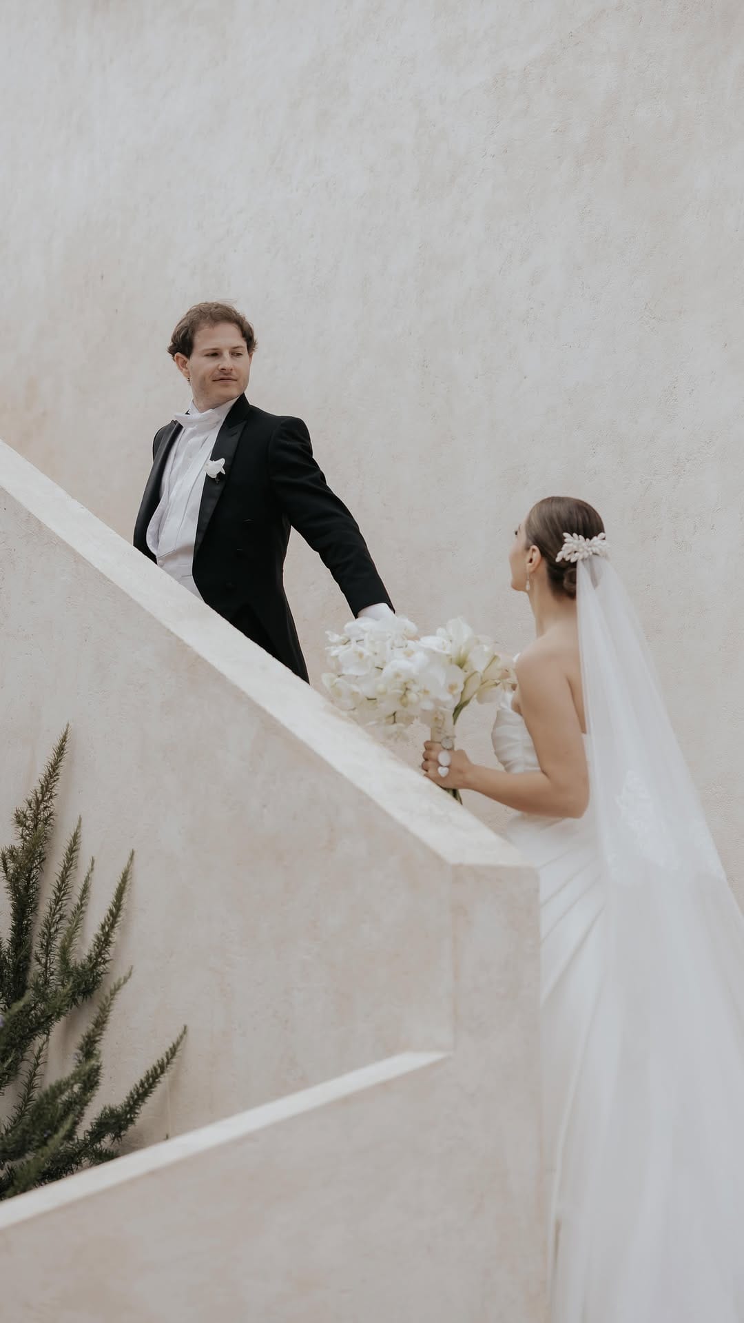 Post 7 by Jimena llamas | Wedding Photographer on Instagram (video)