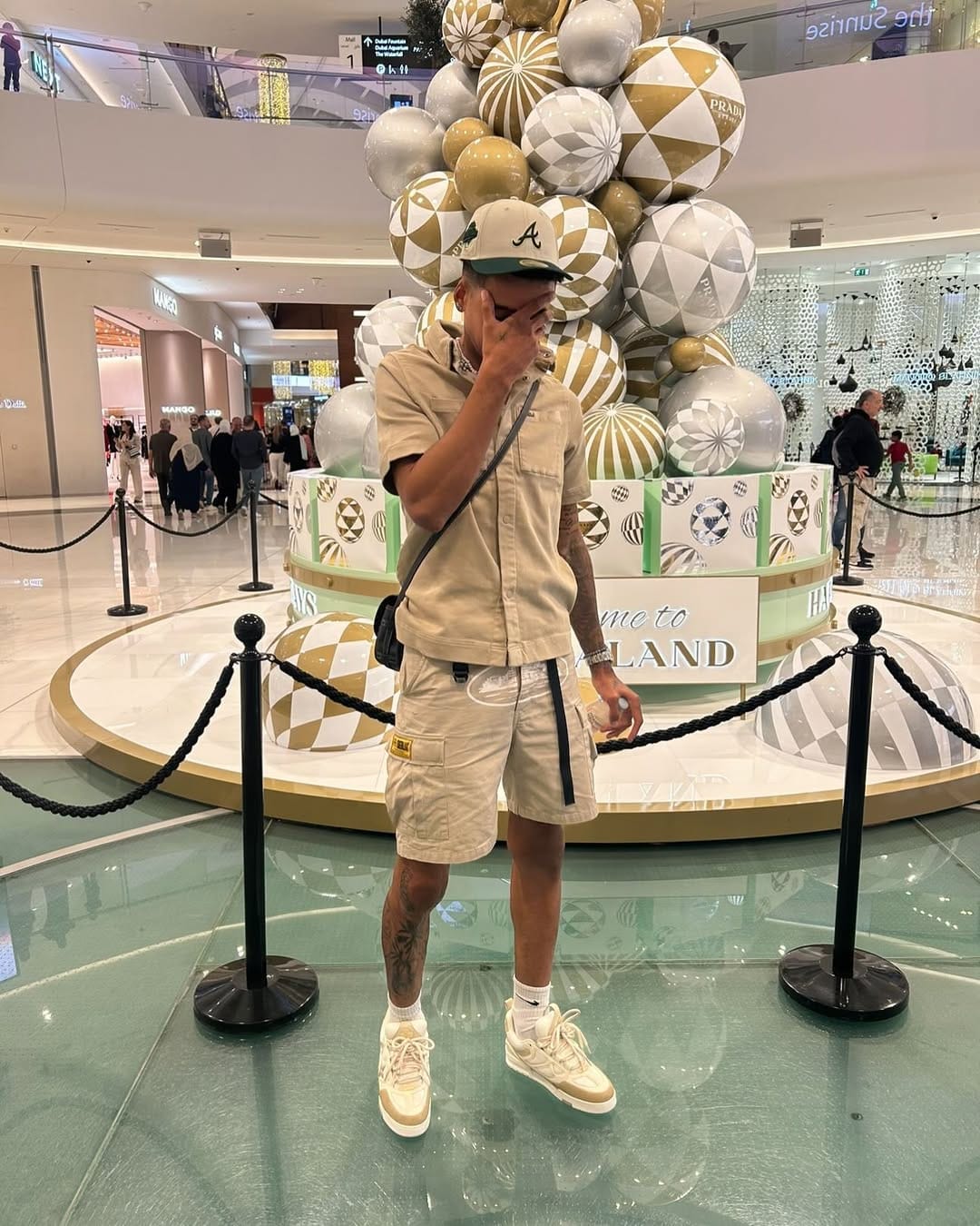 Post 9 by Leon Lorenzo on Instagram (carousel)