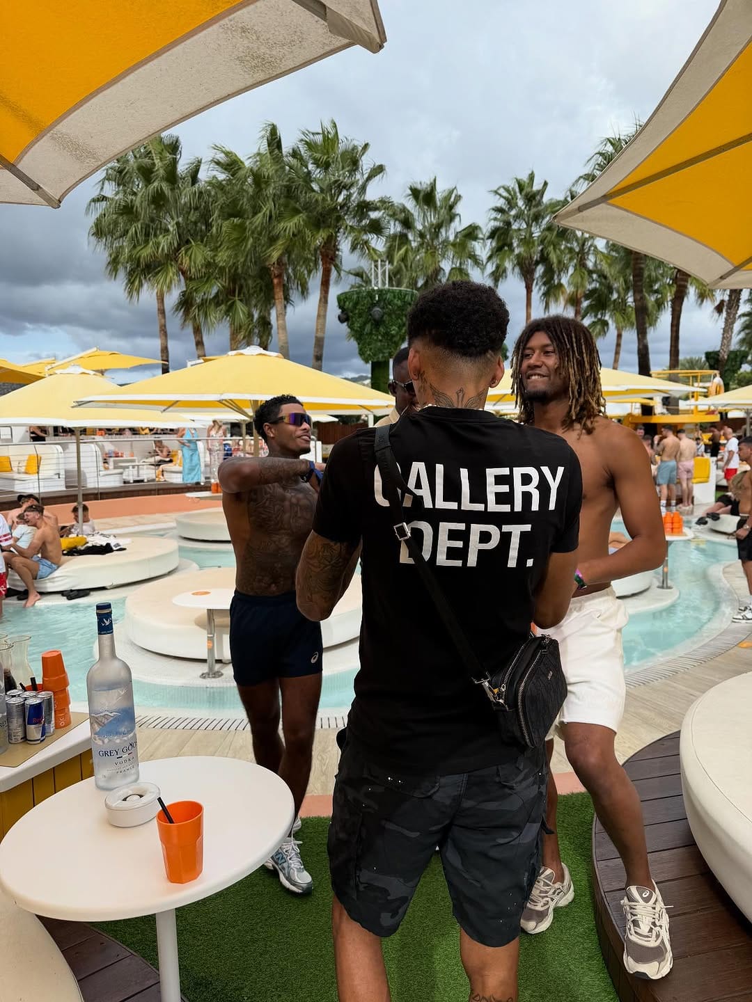 Post 6 by Leon Lorenzo on Instagram (carousel)