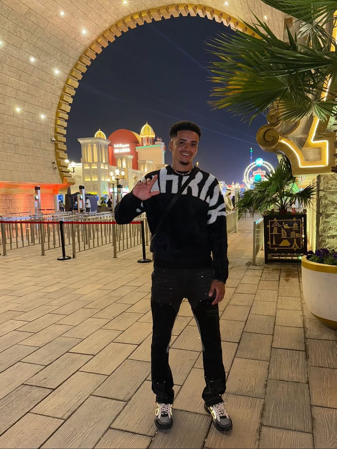 Post 1 by Leon Lorenzo on Instagram (carousel)