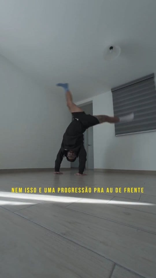 Post 4 by ACORDEON | CAPOEIRA on Instagram (video)