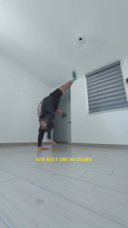 Post 3 by ACORDEON | CAPOEIRA on Instagram (video)