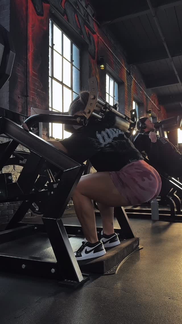 Post 6 by Lea Tallia 🌺 Online Fitness Coach on Instagram (video)