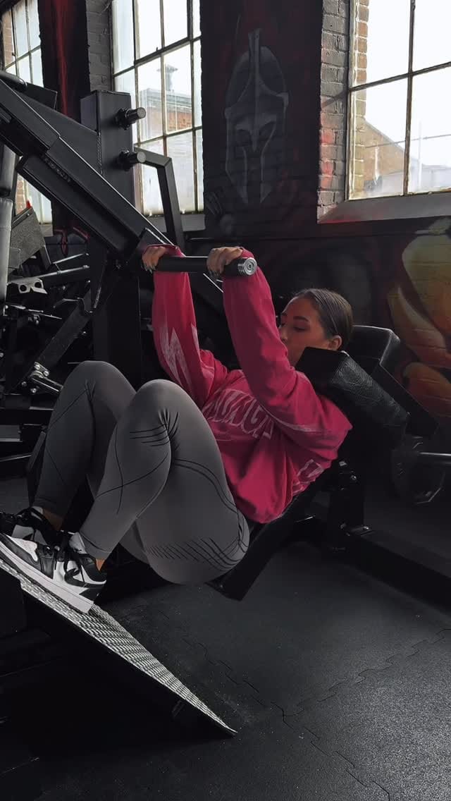 Post 7 by Lea Tallia 🌺 Online Fitness Coach on Instagram (video)