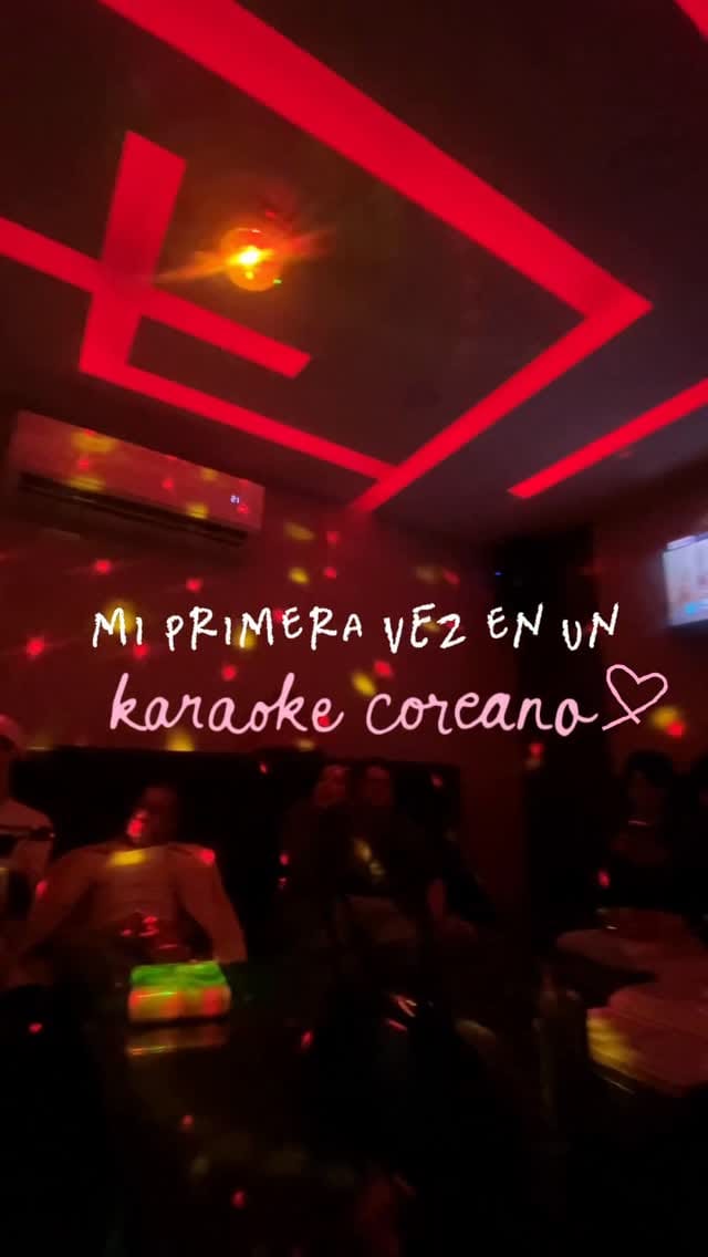 Post 3 by Rocío Solloa Makeup on Instagram (video)