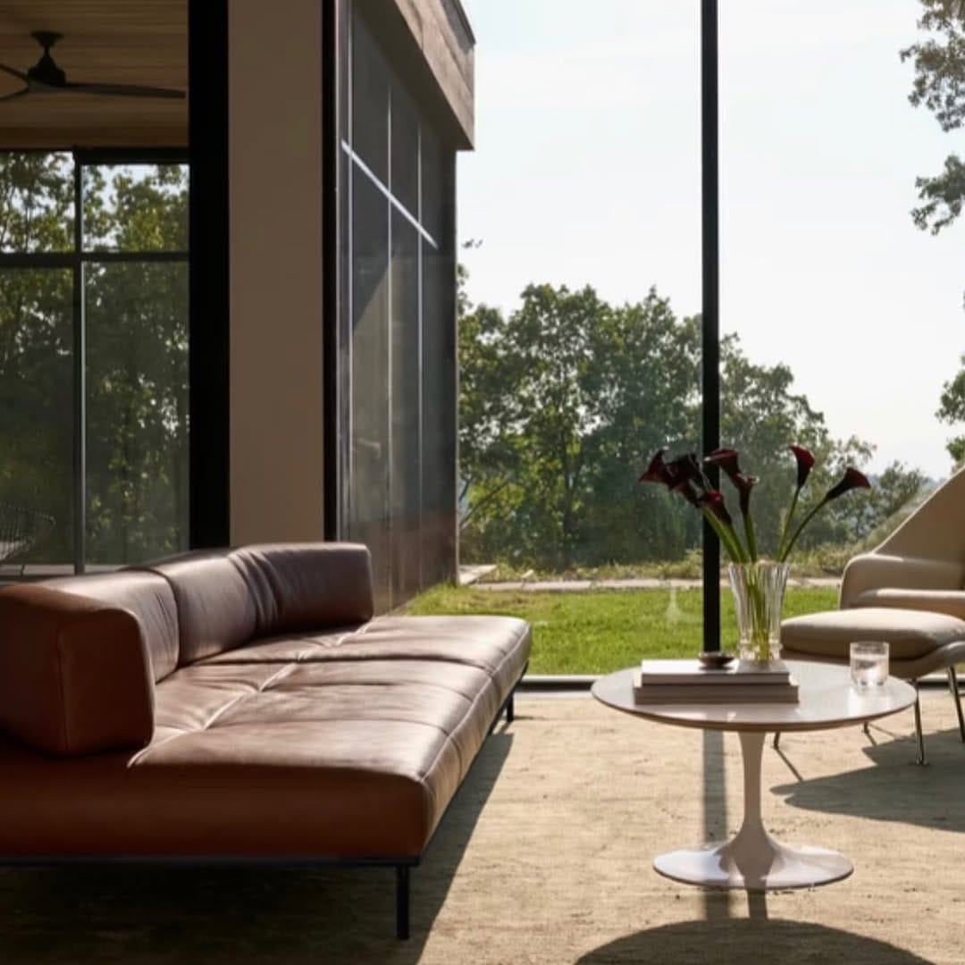 Post 10 by Design Within Reach México on Instagram (carousel)
